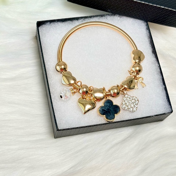 Gold Clover Charm Bracelet with Hearts - Picture 6 of 12